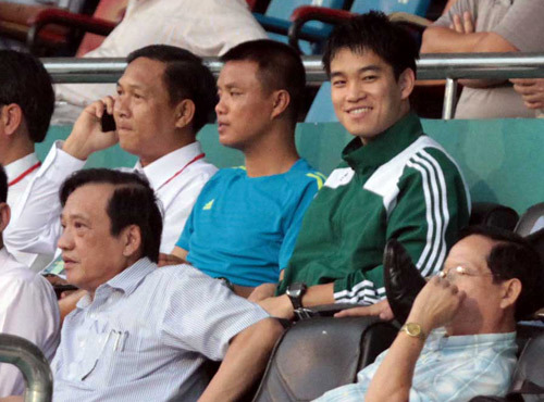 Trọng tài Kim nhận lời mời của LĐBĐ TP HCM cùng sự phân công của LĐBĐ châu Á để tới điều hành Navibank Cup. Trọng tài Kim nhận lời mời của LĐBĐ TP HCM cùng sự phân công của LĐBĐ châu Á để tới điều hành Navibank Cup.