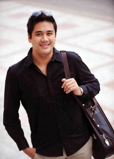 Nghệ sĩ violin Bùi Công Duy. Nghệ sĩ violin Bùi Công Duy.