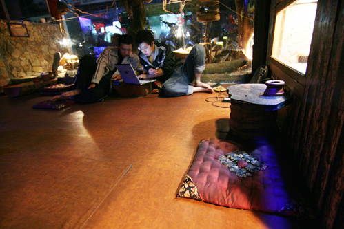 Chủ quán mong muốn đưa khách vào một không gian tựa như một khu rừng già để cùng chiêm ngưỡng những con vật đáng yêu ở đây. Chủ quán mong muốn đưa khách vào một không gian tựa như một khu rừng già để cùng chiêm ngưỡng những con vật đáng yêu ở đây.