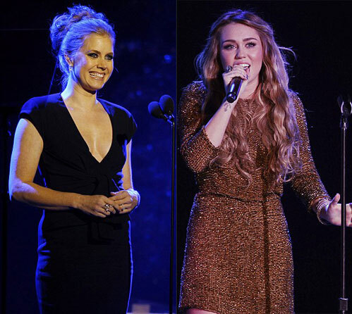 Sau bài phát biểu của Amy Adams, diễn viên phim 'Enchanted' là phần biểu diễn của Miley Cyrus. Sau bài phát biểu của Amy Adams, diễn viên phim 'Enchanted' là phần biểu diễn của Miley Cyrus.