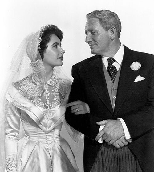 Chiếc váy cưới của Elizabeth Taylor trong phim 'Father of the Bride' dù đã có chút lỗi thời nhưng vẻ đẹp của cô dâu và phong cách trang điểm vẫn rất hiện đại. Chiếc váy cưới của Elizabeth Taylor trong phim 'Father of the Bride' dù đã có chút lỗi thời nhưng vẻ đẹp của cô dâu và phong cách trang điểm vẫn rất hiện đại.