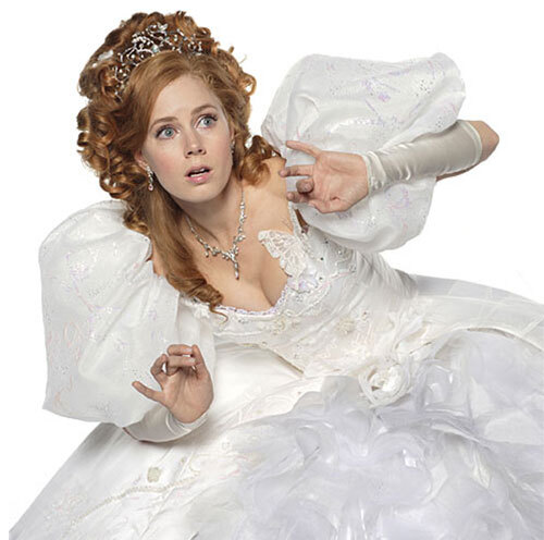 Bộ phim cổ tích 'Enchanted' ghi dấu ấn của Amy Adams với chiếc váy cưới bồng bềnh và mái tóc ấn tượng. Bộ phim cổ tích 'Enchanted' ghi dấu ấn của Amy Adams với chiếc váy cưới bồng bềnh và mái tóc ấn tượng.