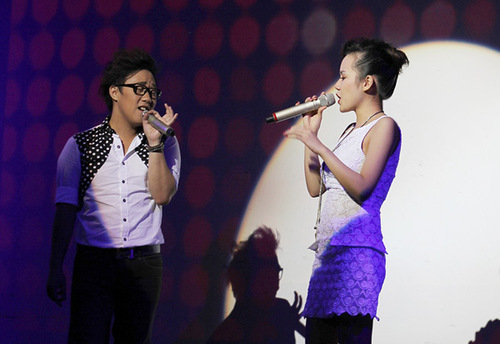 Em gái Phương Linh còn song ca với Trung Quân Idol "Cơn mưa tình yêu", ca khúc rất thành công của Phương Linh - Hà Anh Tuấn. Em gái Phương Linh còn song ca với Trung Quân Idol "Cơn mưa tình yêu", ca khúc rất thành công của Phương Linh - Hà Anh Tuấn.
