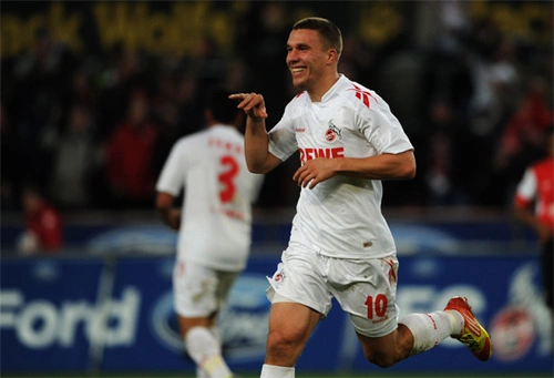 Tiền đạo Podolski của Cologne.