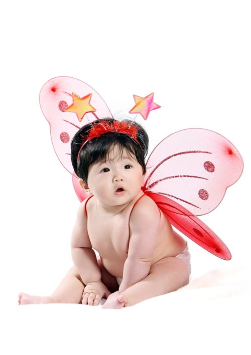 Con bé có tính rất hiếu động, không chịu nằm yên, khiến nhiếp ảnh gia rất vất vả trong việc bắt những khoảnh khắc đáng yêu. Nhưng bù lại, khi chụp được cái thần của bé thì rất sướng". Con bé có tính rất hiếu động, không chịu nằm yên, khiến nhiếp ảnh gia rất vất vả trong việc bắt những khoảnh khắc đáng yêu. Nhưng bù lại, khi chụp được cái thần của bé thì rất sướng".