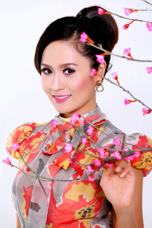 Vừa giành chiến thắng trong cuộc bình chọn 'Cặp đôi của năm' nên gia đình Thanh Thúy tràn ngập niềm vui trong những ngày năm mới. Vừa giành chiến thắng trong cuộc bình chọn 'Cặp đôi của năm' nên gia đình Thanh Thúy tràn ngập niềm vui trong những ngày năm mới.