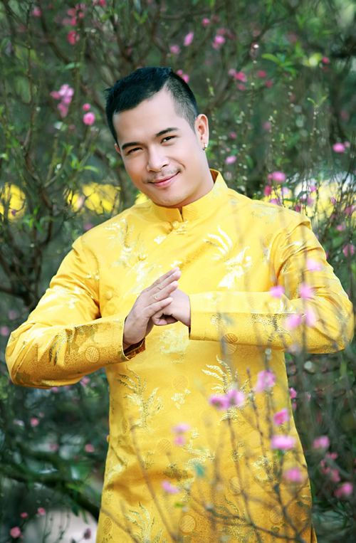 Trương Thế Vinh từng được khán giả biết đến khi còn là thành viên của nhóm nhạc MPS, cùng với ca sĩ Khánh Phương. Tuy nhiên, khi nhóm nhạc nam này tan rã cách đây vài năm, Khánh Phương nhanh chóng gặp thời và nổi như cồn thì Trương Thế Vinh phải loay hoay mất vài năm mới khẳng định được vị trí. Trương Thế Vinh từng được khán giả biết đến khi còn là thành viên của nhóm nhạc MPS, cùng với ca sĩ Khánh Phương. Tuy nhiên, khi nhóm nhạc nam này tan rã cách đây vài năm, Khánh Phương nhanh chóng gặp thời và nổi như cồn thì Trương Thế Vinh phải loay hoay mất vài năm mới khẳng định được vị trí.