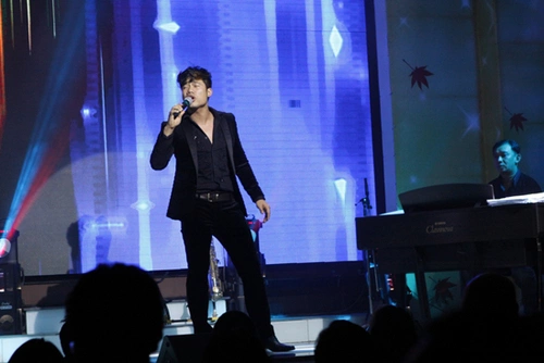 Ngọc Minh từng tham gia cả hai cuộc thi Vietnam Idol và Sao mai điểm hẹn nhưng chưa gây được nhiều sự chú ý trên con đường ca hát của mình. Hiện tại, anh vẫn hoạt động ở khu vực phía Bắc. Trong đêm nhạc, nam ca sĩ hát nhiều ca khúc về Hà Nội của nhạc sĩ Phú Quang. Ngọc Minh từng tham gia cả hai cuộc thi Vietnam Idol và Sao mai điểm hẹn nhưng chưa gây được nhiều sự chú ý trên con đường ca hát của mình. Hiện tại, anh vẫn hoạt động ở khu vực phía Bắc. Trong đêm nhạc, nam ca sĩ hát nhiều ca khúc về Hà Nội của nhạc sĩ Phú Quang.
