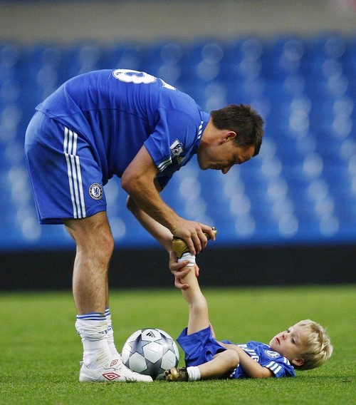 Terry khởi động cho con trai Georgie... Terry khởi động cho con trai Georgie...