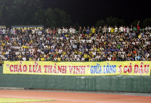 Rất đông fan SLNA có mặt ở sân Gò Đậu để cổ cổ vũ cho đội nhà. Rất đông fan SLNA có mặt ở sân Gò Đậu để cổ cổ vũ cho đội nhà.