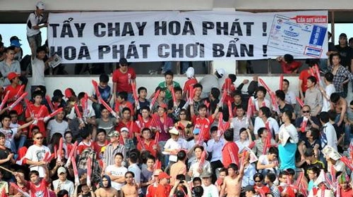 Để đối phó với khả năng số lượng CĐV Hải Phòng tới sân Hàng Đẫy cổ vũ đội nhà ở vòng 9 V-League 2011, CLB Hòa Phát quyết định tăng giá vé lên gấp 8 lần. Để đối phó với khả năng số lượng CĐV Hải Phòng tới sân Hàng Đẫy cổ vũ đội nhà ở vòng 9 V-League 2011, CLB Hòa Phát quyết định tăng giá vé lên gấp 8 lần.