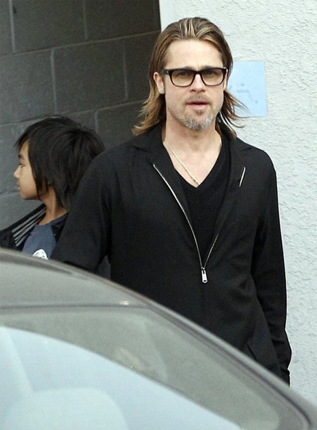 Brad Pitt có 3 cậu con trai, mỗi nhóc có một tính cách riêng. Brad Pitt có 3 cậu con trai, mỗi nhóc có một tính cách riêng.