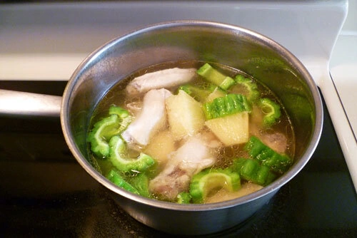 Đun canh. Đun canh.
