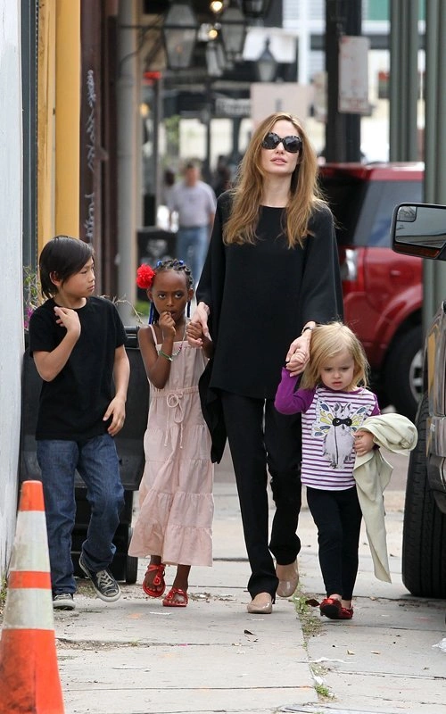 jolie12-481873-1368124913_500x0.jpg