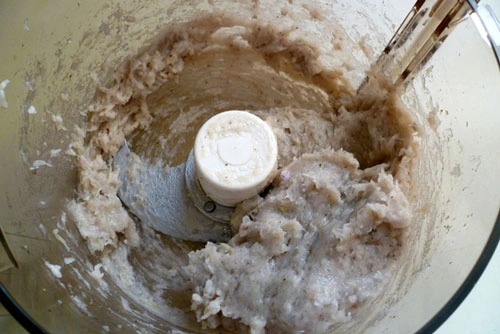 Xay chung với tôm và gia vị. Xay chung với tôm và gia vị.