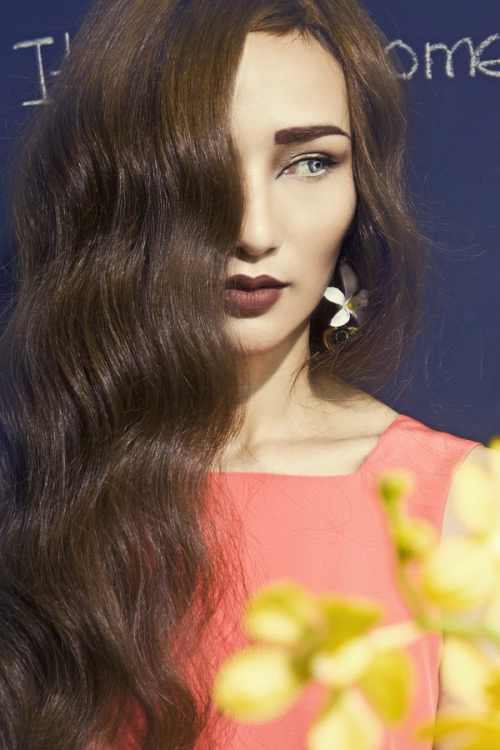 ... lúc lại chững chạc như một phụ nữ trưởng thành. ... lúc lại chững chạc như một phụ nữ trưởng thành.