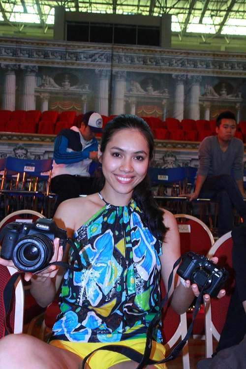 Hoàng My lại nghịch ngợm máy ảnh. Hoàng My lại nghịch ngợm máy ảnh.