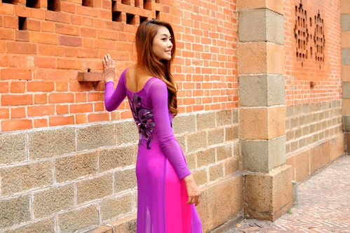 3,4. Linh Chi sở hữu gương mặt xinh đẹp hao hao siêu mẫu Thanh Hằng với nụ cười luôn tươi tắn rạng rỡ. 3,4. Linh Chi sở hữu gương mặt xinh đẹp hao hao siêu mẫu Thanh Hằng với nụ cười luôn tươi tắn rạng rỡ.