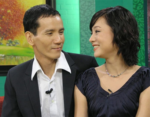Mỹ Duyên bên ông xã. Mỹ Duyên bên ông xã.