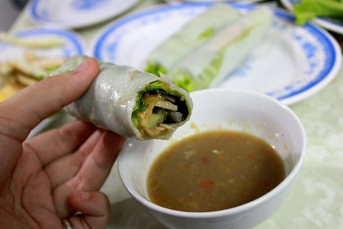 Chỉ cần cắn một miếng, bạn sẽ cảm nhận được đầy đủ các vị vừa thanh mát, vừa đậm đà. Chỉ cần cắn một miếng, bạn sẽ cảm nhận được đầy đủ các vị vừa thanh mát, vừa đậm đà.