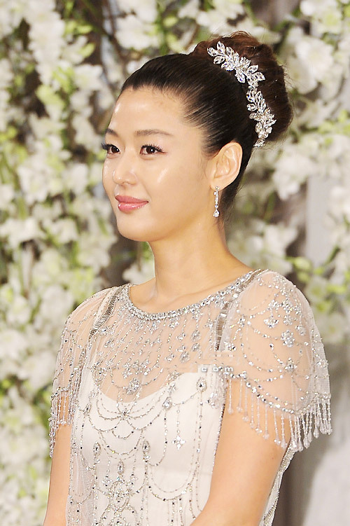 jeon-ji-hyun-03-455450-1368230224_500x0.