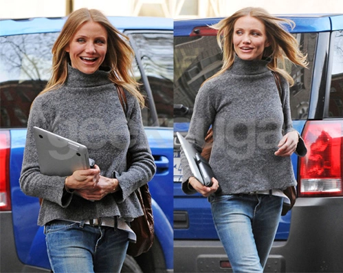 Đầu năm nay, Cameron Diaz bị nhiều người bắt gặp đang đi trên đường với MacBook Air và Kindle trong tay. Đầu năm nay, Cameron Diaz bị nhiều người bắt gặp đang đi trên đường với MacBook Air và Kindle trong tay.