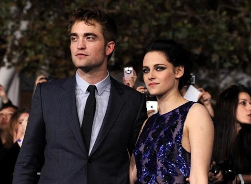 Cặp tình nhân phim Twillight, Robert Pattinson và Kristen Stewart đều không phải "fan cuồng" Facebook. Kristen cho biết mạng xã hội này quá lớn nhưng bảo mật thông tin quá kém. Cặp tình nhân phim Twillight, Robert Pattinson và Kristen Stewart đều không phải "fan cuồng" Facebook. Kristen cho biết mạng xã hội này quá lớn nhưng bảo mật thông tin quá kém.