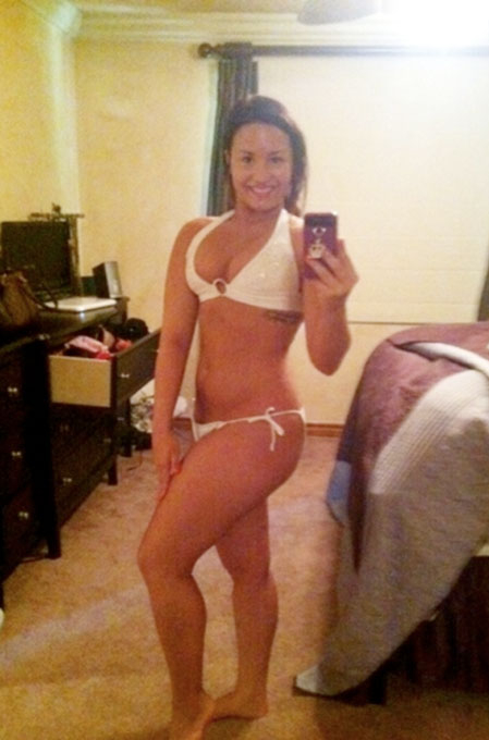 Ngôi sao Disney Demi Lovato khoe thân hình khỏe khoắn. Ngôi sao Disney Demi Lovato khoe thân hình khỏe khoắn.