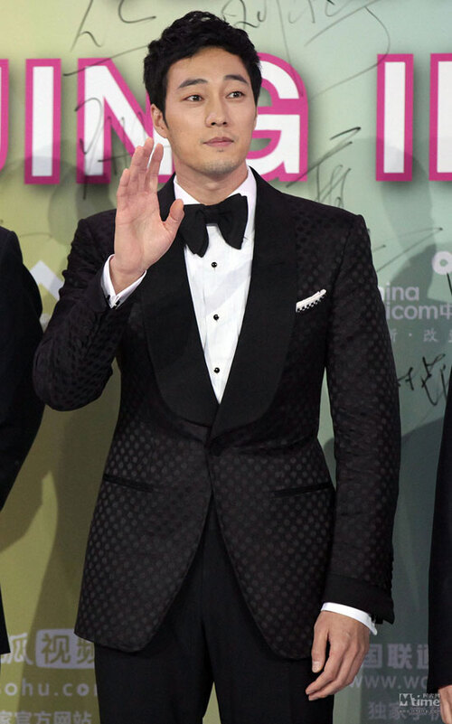 So Ji Sub cũng bay từ Hàn Quốc sang tham dự sự kiện này. So Ji Sub cũng bay từ Hàn Quốc sang tham dự sự kiện này.
