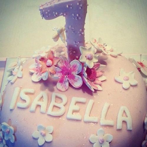 Bánh sinh nhật dễ thương của bé Isabella. Bánh sinh nhật dễ thương của bé Isabella.