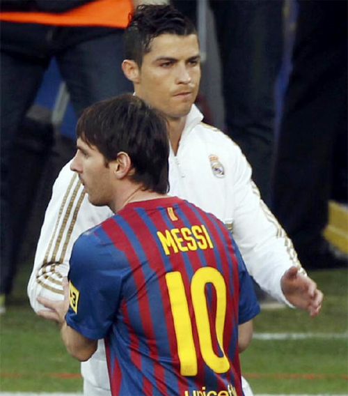 Tiền vệ Real có màn trình diễn ấn tượng, làm mu mờ Cầu thủ hay nhất thế giới 2011, Messi, bên phía Barca.