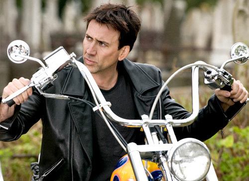 Trong suốt 25 năm làm diễn viên, Nicolas Cage kiếm được 3,9 triệu USD và tiêu hết từng đồng mình kiếm được. Gia tài của anh phải kể đến một vài chiếc máy bay Gulfstream, 50 mẫu xe hơi thể thao siêu sang, thậm chí diễn viên "Ma tốc độ" còn sở hữu cả một bộ xương khủng long 67 triệu tuổi có giá trị lên tới 267.000 USD. Trong suốt 25 năm làm diễn viên, Nicolas Cage kiếm được 3,9 triệu USD và tiêu hết từng đồng mình kiếm được. Gia tài của anh phải kể đến một vài chiếc máy bay Gulfstream, 50 mẫu xe hơi thể thao siêu sang, thậm chí diễn viên "Ma tốc độ" còn sở hữu cả một bộ xương khủng long 67 triệu tuổi có giá trị lên tới 267.000 USD.