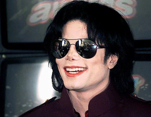 Nam ca sĩ quá cố Michael Jackson được biết đến với việc chi tiền còn nhiều hơn cả kiếm tiền. "Ông hoàng nhạc Pop" sở hữu trang trại ở Neverland với mức phí duy trì là 2,5 triệu USD, một vài cửa hàng công nghệ cao tại Las Vegas và không ít lần phẫu thuật thẩm mỹ. Số tiền mà ông chi trong đời mình lên tới 285 triệu USD. Nam ca sĩ quá cố Michael Jackson được biết đến với việc chi tiền còn nhiều hơn cả kiếm tiền. "Ông hoàng nhạc Pop" sở hữu trang trại ở Neverland với mức phí duy trì là 2,5 triệu USD, một vài cửa hàng công nghệ cao tại Las Vegas và không ít lần phẫu thuật thẩm mỹ. Số tiền mà ông chi trong đời mình lên tới 285 triệu USD.