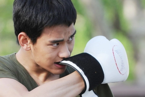 Kim Soo Hyun tiếp tục cuốn hút người xem bằng lối diễn mạnh mẽ và đầy cảm xúc.