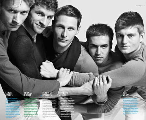 Các tuyển thủ của 'Cỗ xe tăng' Simon Rolfes, Thomas Muller, Benedikt Howedes, Philipp Lahm và Toni Kroos. Các tuyển thủ của 'Cỗ xe tăng' Simon Rolfes, Thomas Muller, Benedikt Howedes, Philipp Lahm và Toni Kroos.