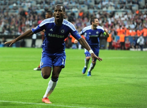 Drogba là người cân bằng tỷ số 1-1 cho Chelsea và cũng là người thực hiện quả 11m quyết định giúp Chelsea giành chiến thắng trước Bayern. Drogba là người cân bằng tỷ số 1-1 cho Chelsea và cũng là người thực hiện quả 11m quyết định giúp Chelsea giành chiến thắng trước Bayern.