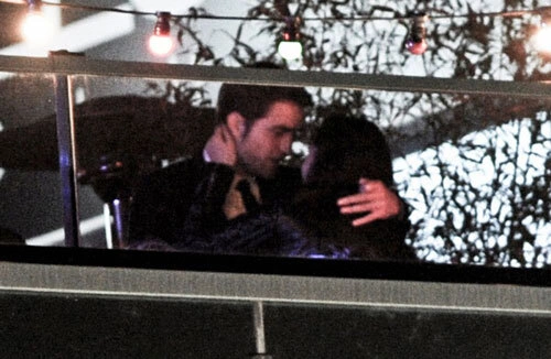 Rob Pattinson tới dự lễ ra mắt phim của Kristen Stewart tại Cannes hôm 23/5 Rob Pattinson tới dự lễ ra mắt phim của Kristen Stewart tại Cannes hôm 23/5