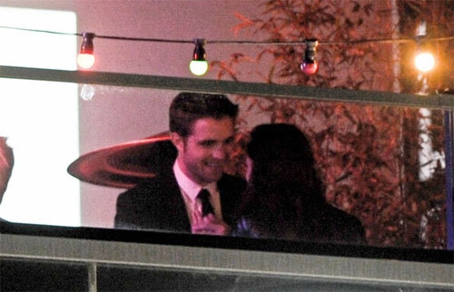 Robert và Kristen lãng mạn tại Cannes. Robert và Kristen lãng mạn tại Cannes.