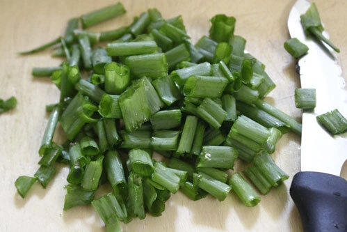 Thái nhỏ hành. Thái nhỏ hành.
