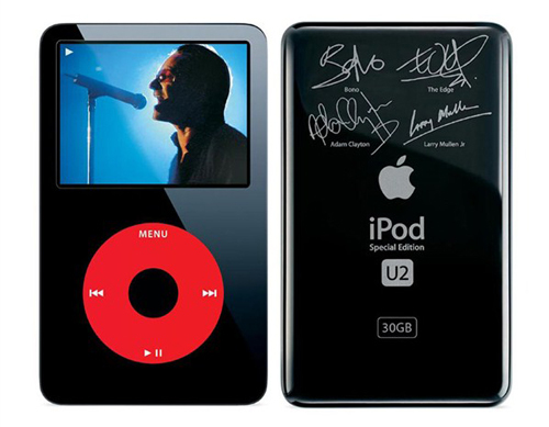 Cuối năm 2004, Apple và U2 đã cùng nhau phát hành mẫu iPod 30GB màu đen-đỏ với chữ ký của tất cả thành viên của U2. Cuối năm 2004, Apple và U2 đã cùng nhau phát hành mẫu iPod 30GB màu đen-đỏ với chữ ký của tất cả thành viên của U2.