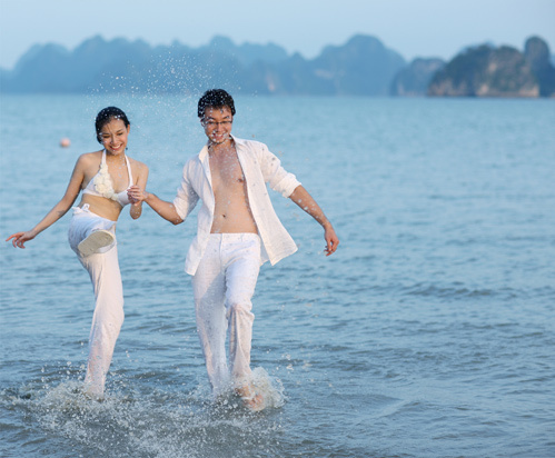 Vải linen không co, không nhăn nhúm nên phù hợp với việc phải đi lại nhiều lúc chụp ảnh cưới. Vải linen không co, không nhăn nhúm nên phù hợp với việc phải đi lại nhiều lúc chụp ảnh cưới.