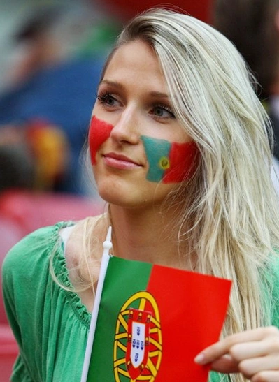Fan nữ xinh hút hồn đến từ bán đảo Iberia. Fan nữ xinh hút hồn đến từ bán đảo Iberia.
