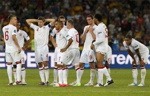 Gerrard và các đồng đội cũng Gerrard và các đồng đội cũng