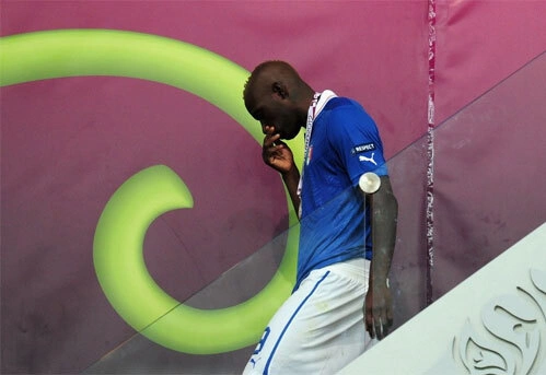 Balotelli ngậm ngùi Balotelli ngậm ngùi