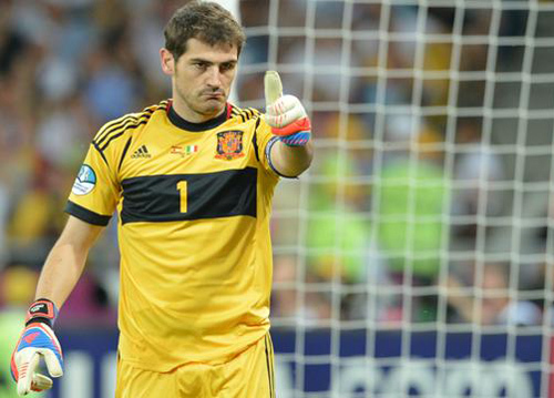 Casillas góp công không nhỏ vào chức vô địch Euro của tuyển Tây Ban Nha. Casillas góp công không nhỏ vào chức vô địch Euro của tuyển Tây Ban Nha.