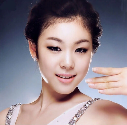 Tính tới tháng 6/2012, nghệ sĩ trượt băng Kim Yuna chiếm vị trí cao nhất trong bảng xếp hạng doanh thu từ quảng cáo. Tính tới tháng 6/2012, nghệ sĩ trượt băng Kim Yuna chiếm vị trí cao nhất trong bảng xếp hạng doanh thu từ quảng cáo.