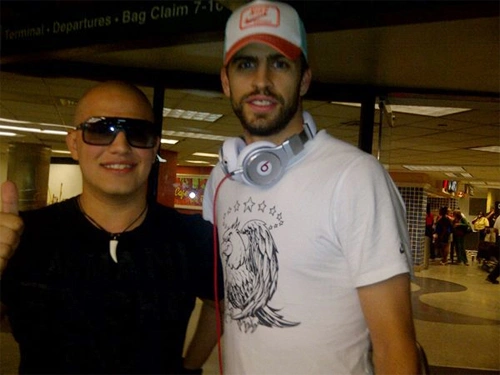 Sau lễ mừng công, Gerard Pique bay sang Miami, Mỹ, nghỉ mát. Sau lễ mừng công, Gerard Pique bay sang Miami, Mỹ, nghỉ mát.