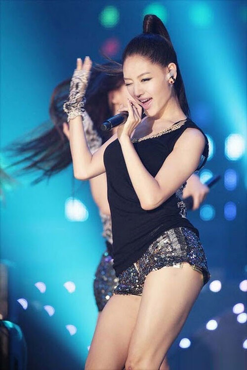 Đứng thứ hai trong danh sách là ca sĩ Rainbows Jae Kyung Đứng thứ hai trong danh sách là ca sĩ Rainbows Jae Kyung
