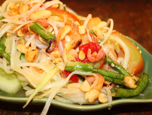 Gỏi đu đủ (Som Tam) cũng là một món ăn ngon miệng bạn không thể bỏ qua khi thưởng thức ẩm thực Thái. Gỏi đu đủ (Som Tam) cũng là một món ăn ngon miệng bạn không thể bỏ qua khi thưởng thức ẩm thực Thái.