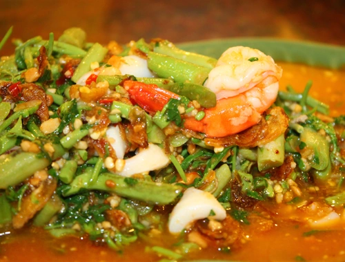 Gỏi rau nhút là một món ăn ngon, dễ chế biến, có tính hàn thích hợp trong những ngày nắng nóng. Gỏi rau nhút là một món ăn ngon, dễ chế biến, có tính hàn thích hợp trong những ngày nắng nóng.